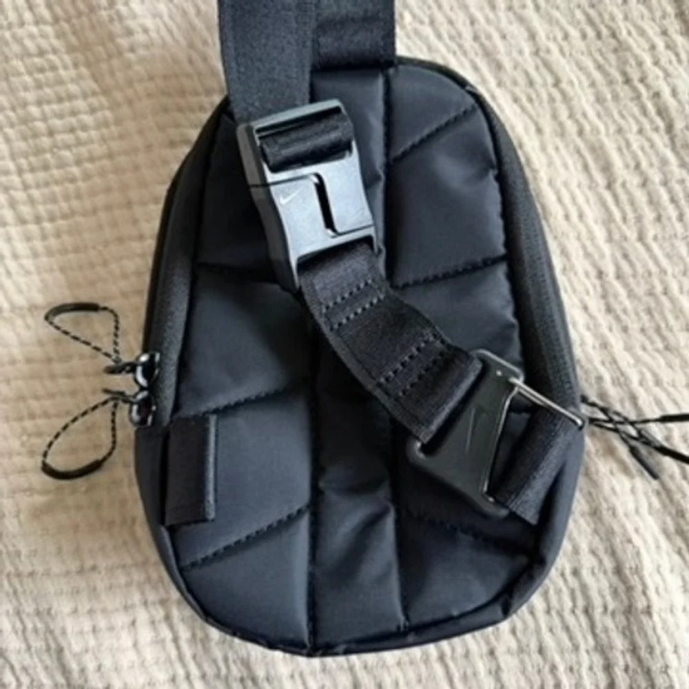 Nike Sportswear Commute Crossbody Bag (1L) Black Orange Small Messenger Sling